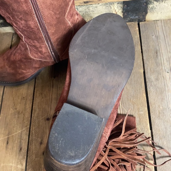 Gorgeous Carlos Santana Suede Fringe Boots - Picture 4 of 5